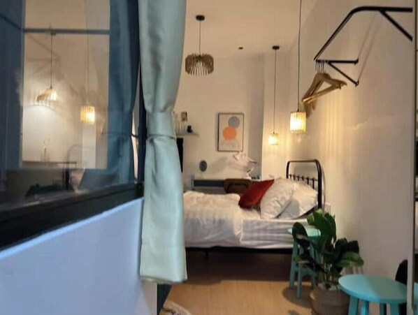 1 chambre, fer et planche à repasser, Wi-Fi gratuit, draps fournis