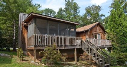 Cabin with wonderful mountain views, 2 BR/2 BA, sleeps 6