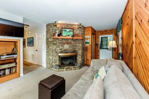 Télévision, cheminée