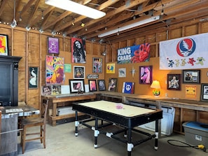 Game room - One of a kind, property with 3 charming houses, horse facility and pets welcome. (Cle Elum)