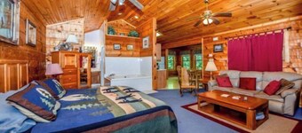 Cozy studio cabin with a nice jetted tub and a wood burning fireplace