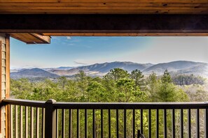 Property grounds - Unrivaled VIEWS secluded 2 King Bedrooms 2 Bath, with Hot Tub, 2 FPs and Sauna. (Townsend)