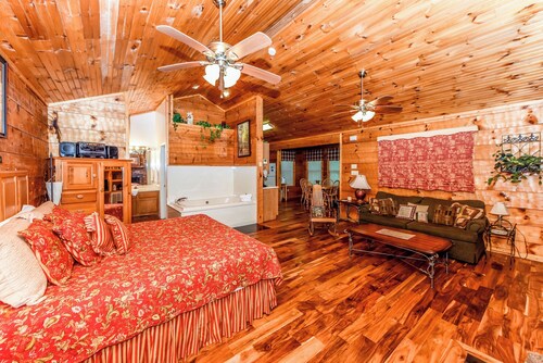 Studio Cabin with Full Kitchen, Whirlpool, Private Bathroom, Grill & Wi-Fi