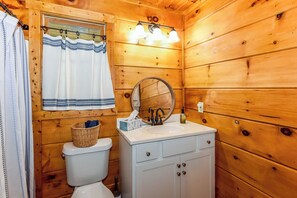 Bathroom - Beautiful Authentic log cabin with a wood burning fire-place. WI-FI & Cable TV (Townsend)