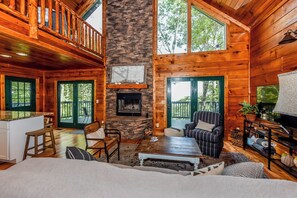 2 bedrooms, free WiFi, bed sheets - Beautiful Authentic log cabin with a wood burning fire-place. WI-FI & Cable TV (Townsend)
