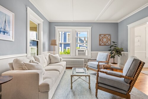 Luxe Historic Bungalow in Heart of Downtown Mystic