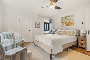 4 bedrooms, iron/ironing board, WiFi, bed sheets - Luxe Historic Bungalow in Heart of Downtown Mystic (Mystic)