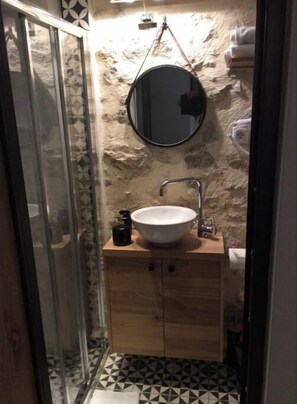 Toallas, jabón, papel de baño