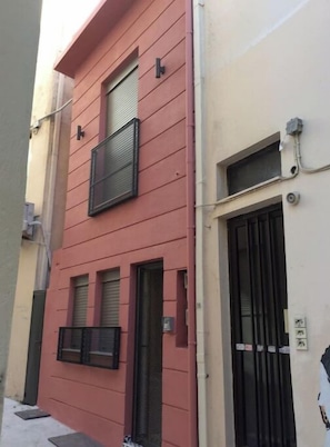 Exterior detail - Opsis city suite A #2

 (Heraklion)