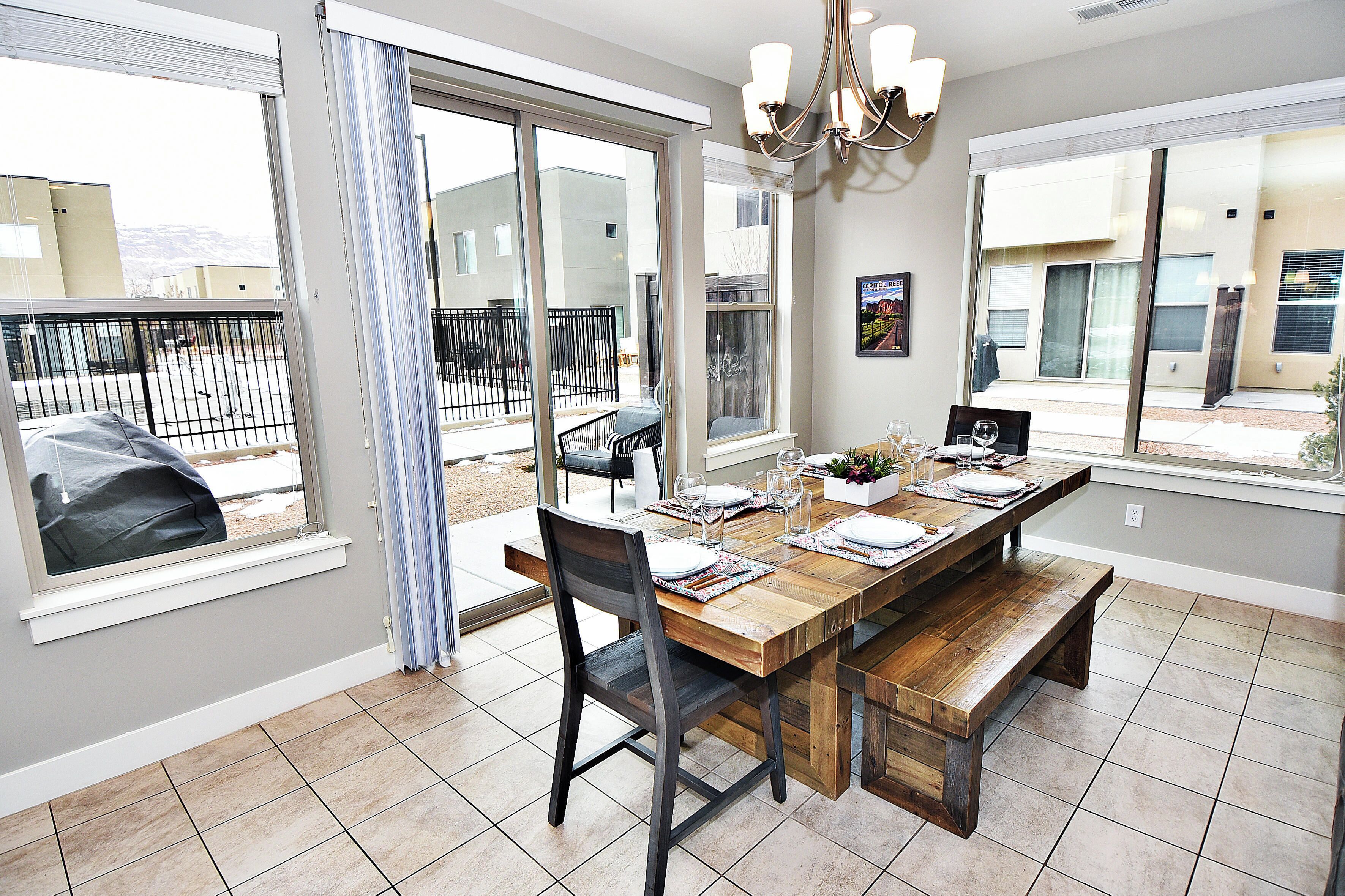 Family House, Mountain View | In-room dining