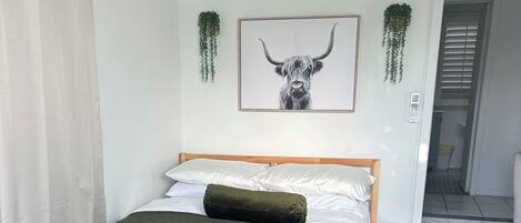 1 bedroom, desk, iron/ironing board, free WiFi