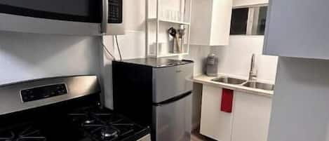 Geladeira, micro-ondas, fogão, cooktop