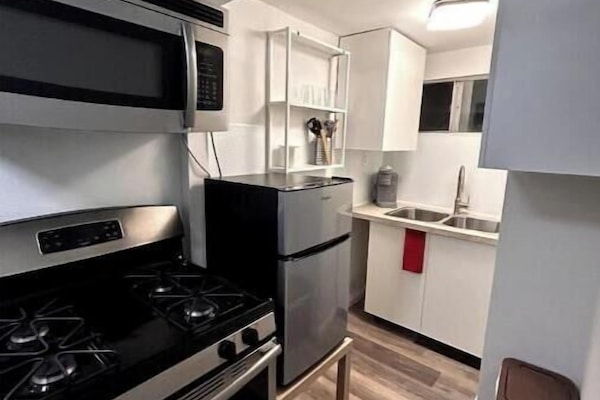 Geladeira, micro-ondas, fogão, cooktop