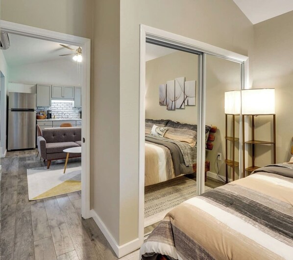 1 bedroom, iron/ironing board, WiFi, bed sheets - Modern Hudson Valley Retreat Near Mohonk (Plattekill)