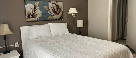 1 dormitori, escriptori i wifi