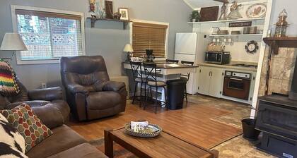 Silver Lining - Great Cabin on a Quiet Street Adjacent to Pete's Lake Trailhead