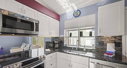 10 mins to Ski Resorts with Prime Location w/Views