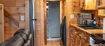 Breathtaking 2BR escape w/scenic views & firepit