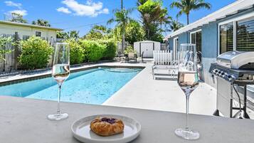 Lämmitetty uima-allas