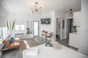 Blackout drapes, free WiFi, bed sheets