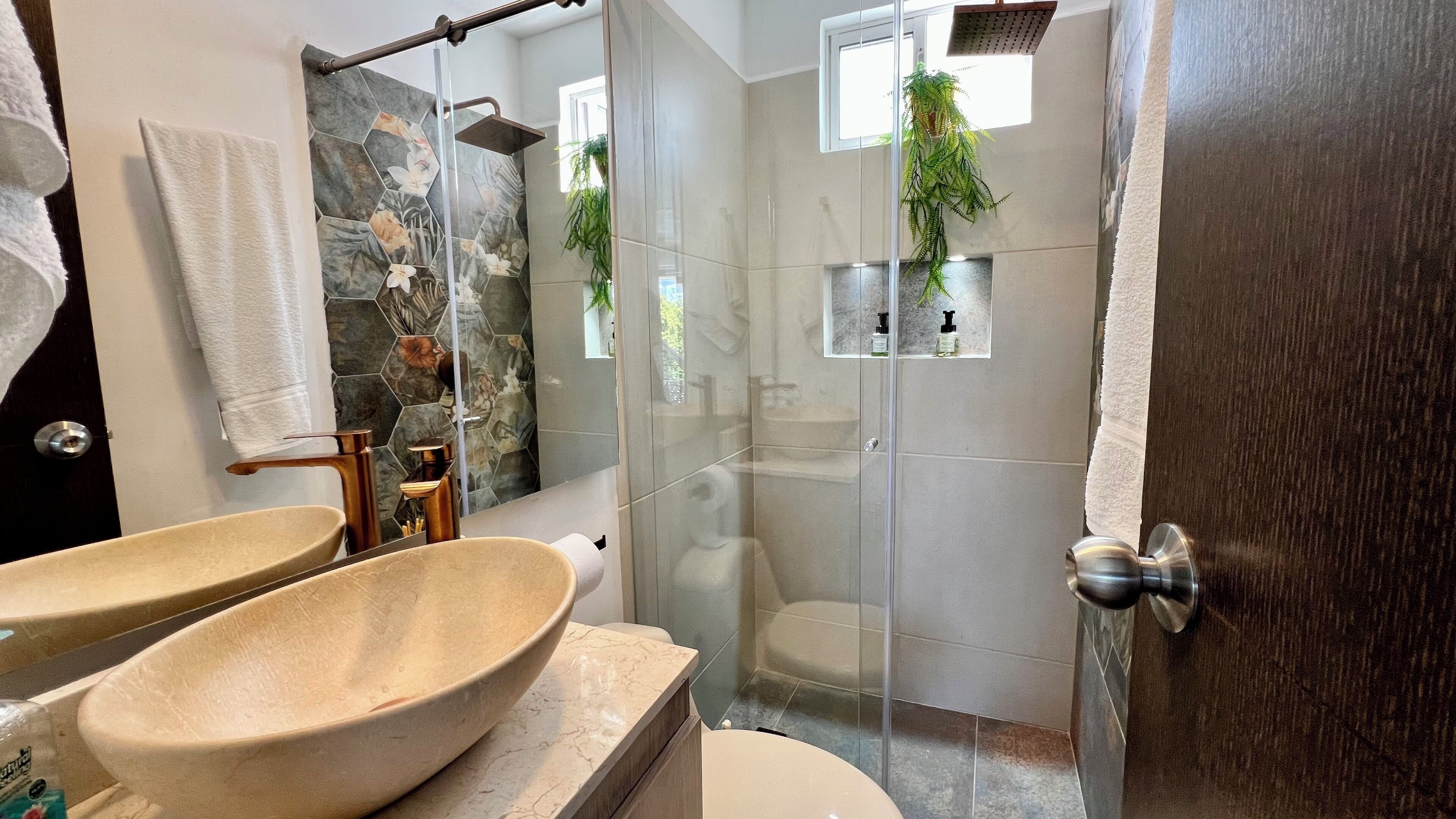 Family Apartment, Pool View | Bathroom