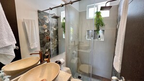 Familienapartment, Poolblick | Badezimmer