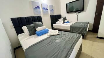 Appartement Familial, vue piscine | 2 chambres, Wi-Fi gratuit