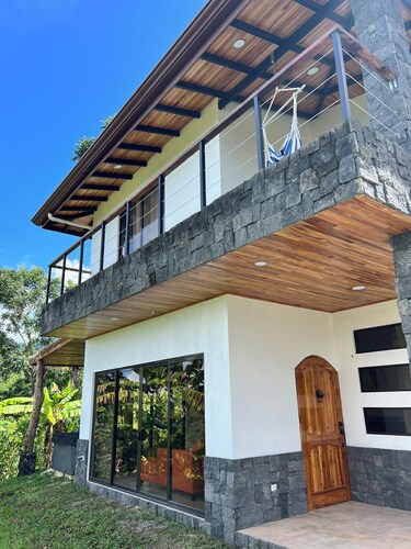 Enchanting 3-bedroom mountain chalet WiFi AC. . Beautiful sunset views Hot Tub! 