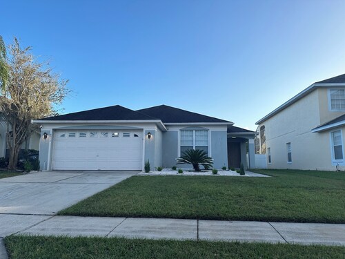 Beautiful Pool Family House 4/2 in Kissimmee near to Disney/Universal. 