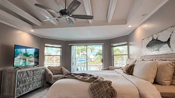 3 bedrooms, desk, iron/ironing board, travel crib