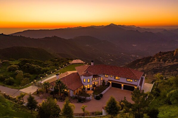 Exterior - Malibu Sky View Estate (Malibu)