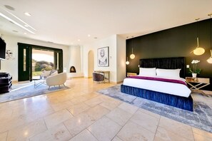 8 chambres, fer et planche à repasser, Wi-Fi, draps fournis