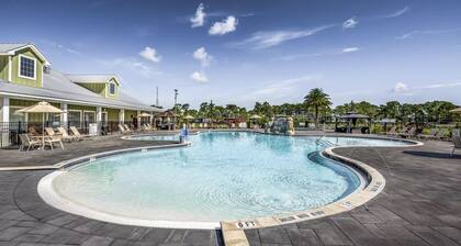 Cozy RV Site with Pool, Lakes and Tiki Bar in enchanting Lake Wales