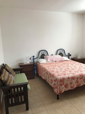 2 slaapkamers, een strijkplank/strijkijzer, wifi, beddengoed