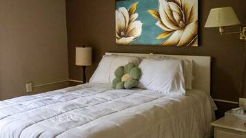 1 bedroom, desk, WiFi