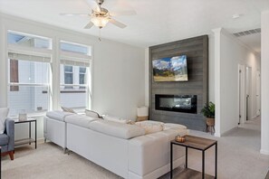 Smart TV, fireplace