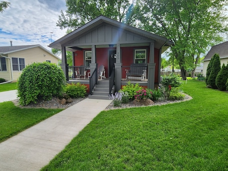 Exterior. Charming 1-bedroom house in brilliant Thorp with WiFi, AC