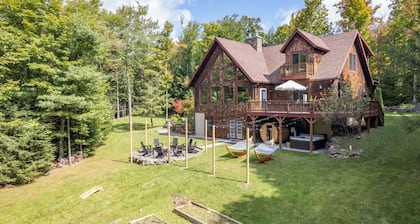 Luxury Chalet, Firepit, Sauna, Pet Friendly, 5 mins to Windham Mtn resort