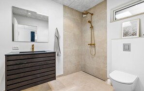 Shower - 3 bedroom lovely home in Martofte (Martofte)