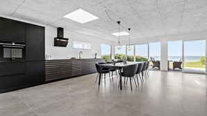 Kaffetrakter/tekoker, kjøleskap, mikrobølgeovn og ovn