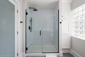 Hair dryer - Spacious Studio w/ King Bed | Walk to OSU + Bars (Columbus)