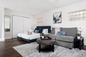 1 chambre, fer et planche Ă repasser, Wi-Fi gratuit, draps fournis
