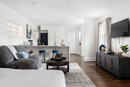 Spacious Studio w/ King Bed | Walk to OSU + Bars