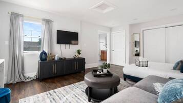 1 bedroom, iron/ironing board, travel cot, free WiFi