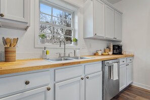 Private kitchen - Lovely Home! Close to the Beach and Downtown! (Pass Christian)