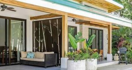 Serene and Tropical Casa Cielo, Pelada Beach