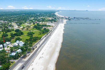 Charming 2-bedroom house in Bay St. Louis with WiFi and AC