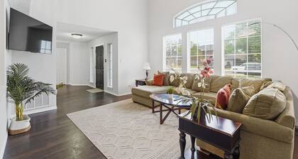 5-bedroom house with a private pool near Stadium and DFW