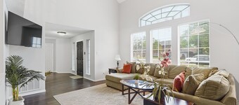 5-bedroom house with a private pool near Stadium and DFW