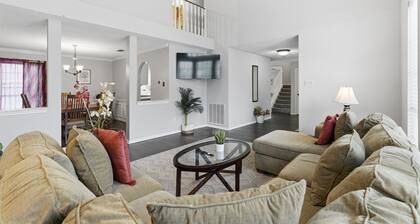 5-bedroom house with a private pool near Stadium and DFW